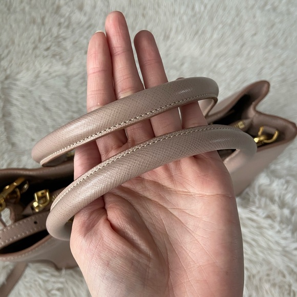 ✨TRADED✨Prada Saffiano Lux Tote - Picture 2 of 8